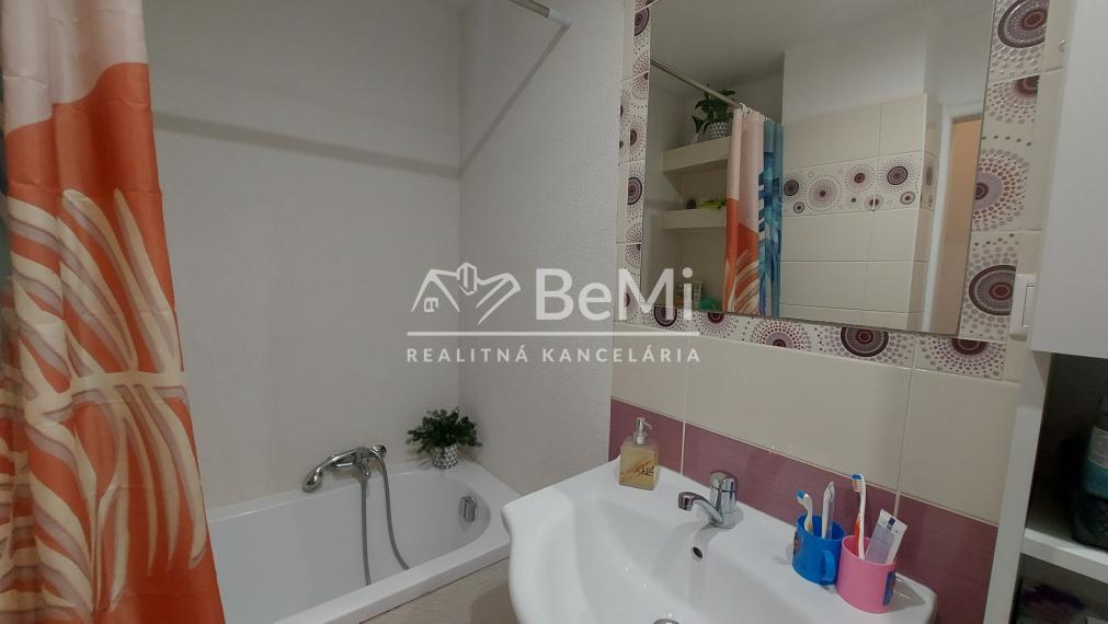 Predaj zrekonštruovaný 3izbový byt Vráble-Kaška(243-113-JUF)