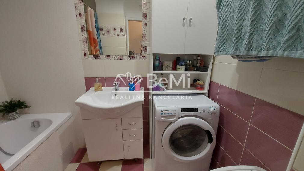 Predaj zrekonštruovaný 3izbový byt Vráble-Kaška(243-113-JUF)