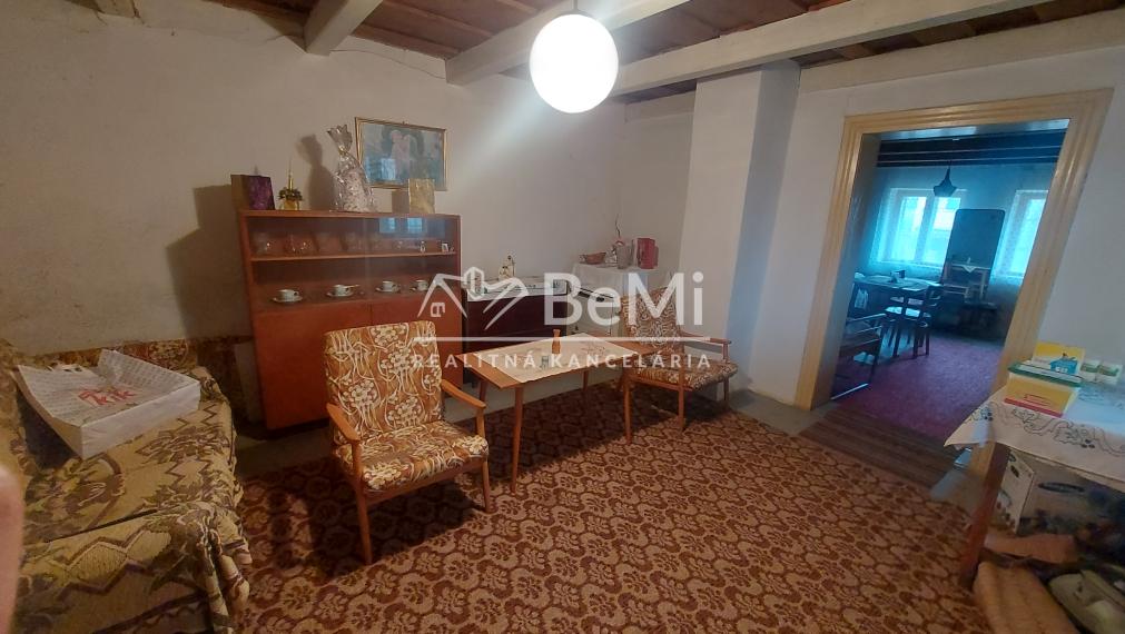 Predaj starší dom na  pozemku  957m2, Rišňovce,(241-12-JUF)