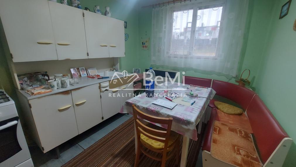 Predaj starší dom na  pozemku  957m2, Rišňovce,(241-12-JUF)