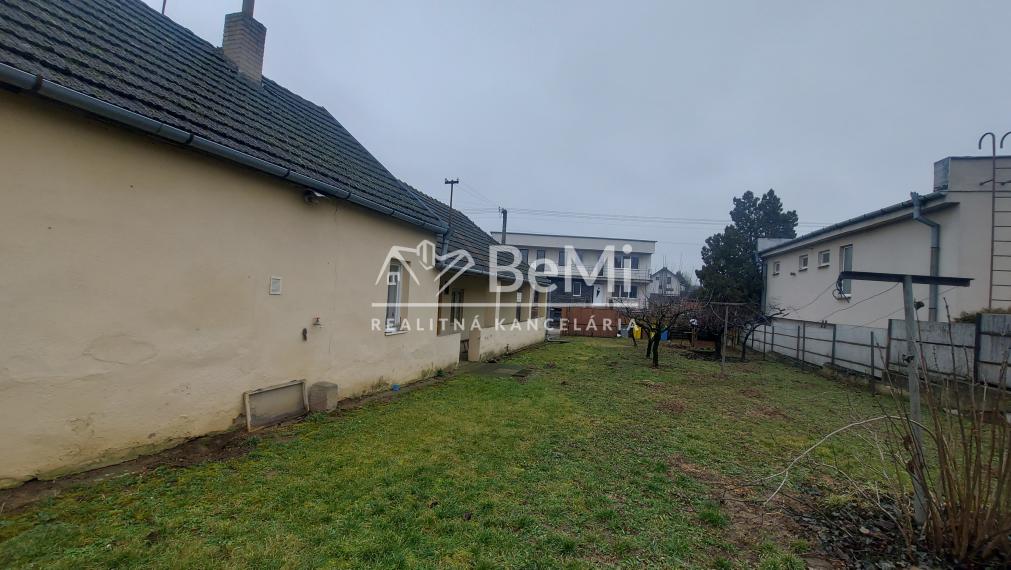 Predaj stavebný pozemok obec Rišňovce, 957m2(240-14-JUF)