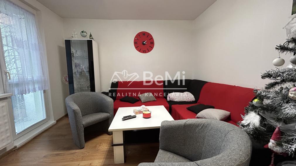 Predaj  veľký 2 a pol izbový byt TLMAČE (115-112-MIJKa)