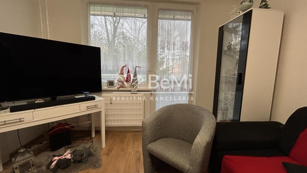 Predaj  veľký 2 a pol izbový byt TLMAČE (115-112-MIJKa)