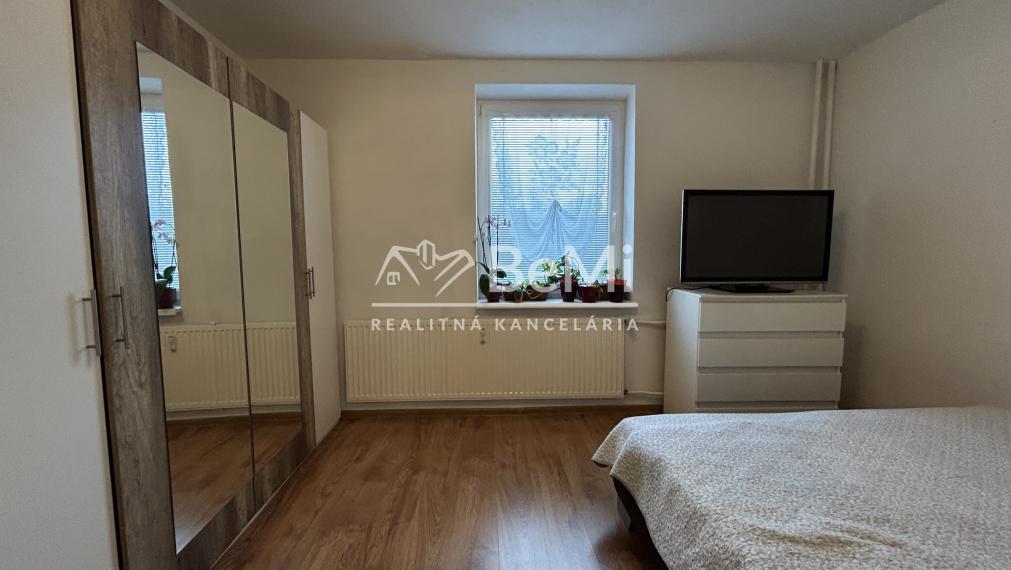 Predaj  veľký 2 a pol izbový byt TLMAČE (115-112-MIJKa)