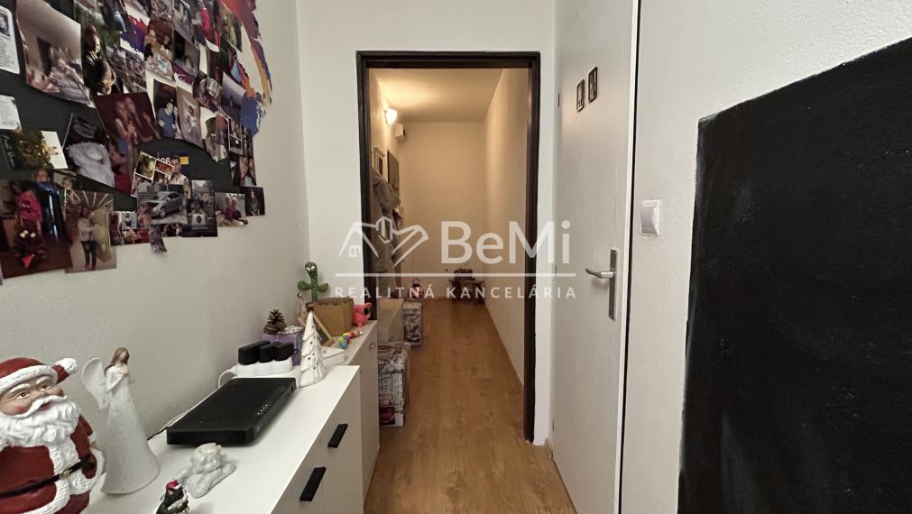 Predaj  veľký 2 a pol izbový byt TLMAČE (115-112-MIJKa)