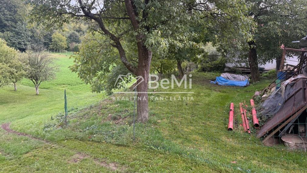 Exkluzívne - Stavebný pozemok so stodolou  Lubina-Podkozince