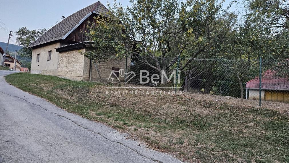 Exkluzívne - Stavebný pozemok so stodolou  Lubina-Podkozince