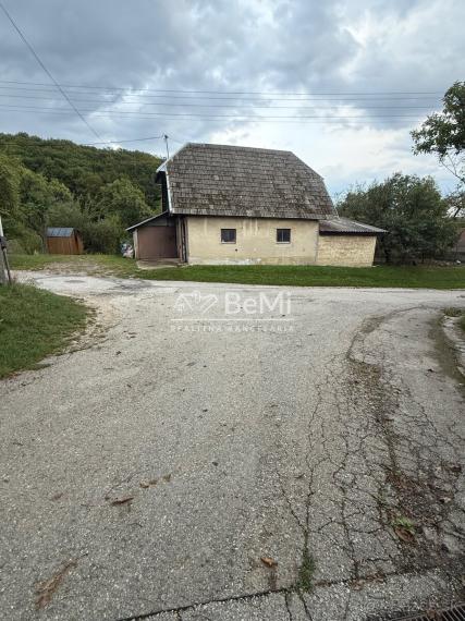 Exkluzívne - Stavebný pozemok so stodolou  Lubina-Podkozince