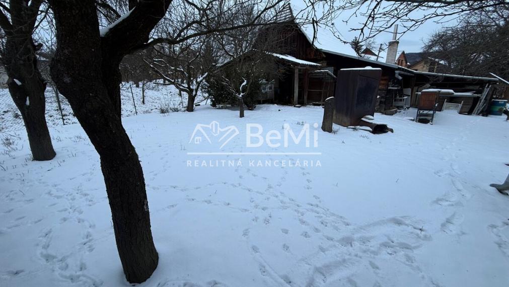 Exkluzívne - Stavebný pozemok so stodolou  Lubina-Podkozince