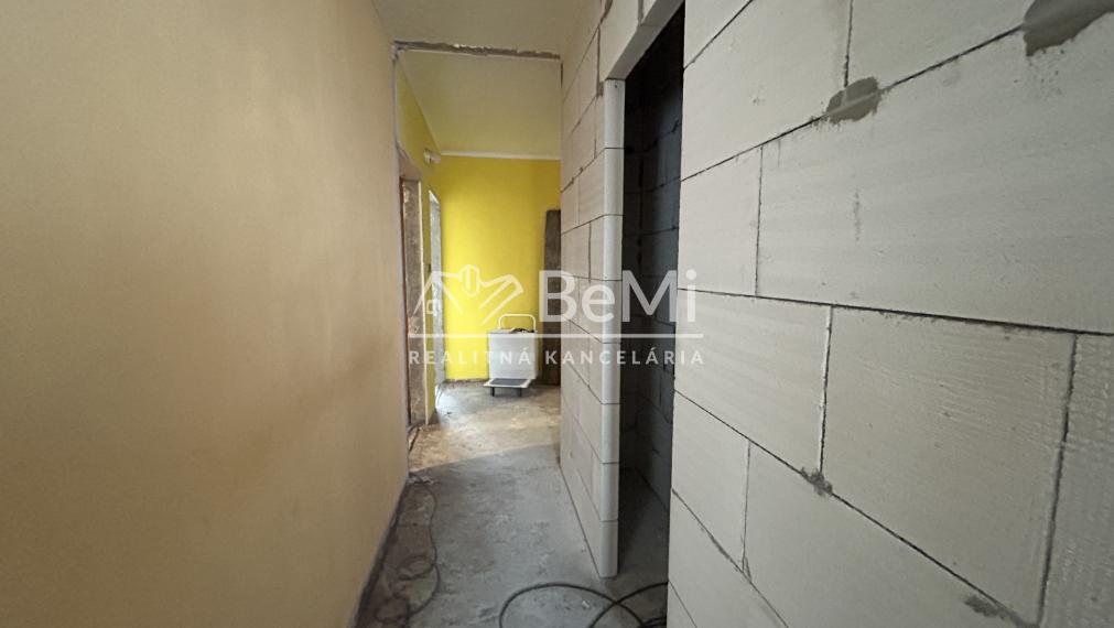 Predaj  3 izbový byt  - Levice (023-113-MIJKa)