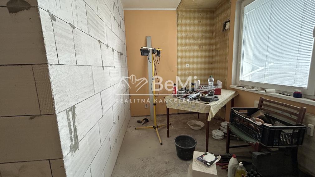 Predaj  3 izbový byt  - Levice (023-113-MIJKa)