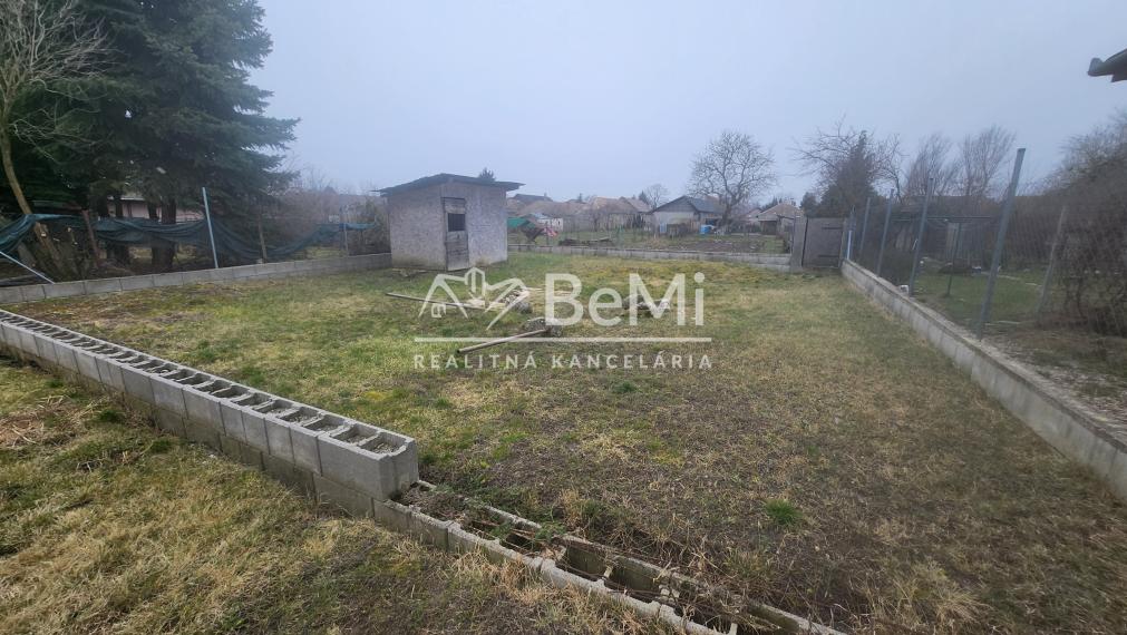 Predaj, stavebný pozemok - Jur nad Hronom (010-14-MIMI)