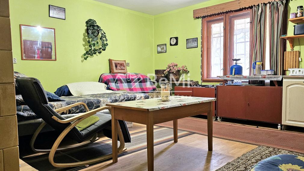 CHATA NA POLOSAMOTE 2733m² - NA PREDAJ