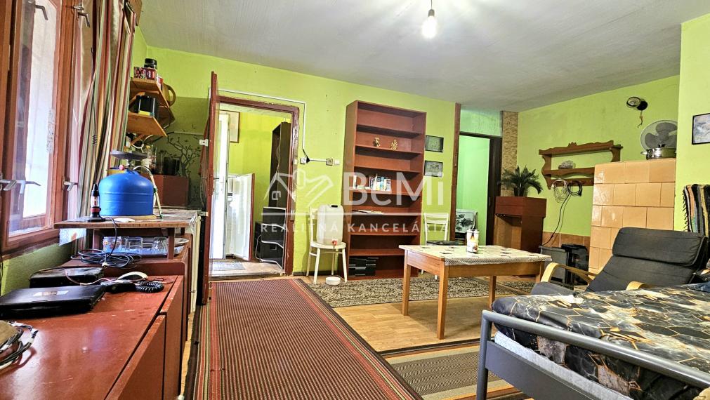 CHATA NA POLOSAMOTE 2733m² - NA PREDAJ