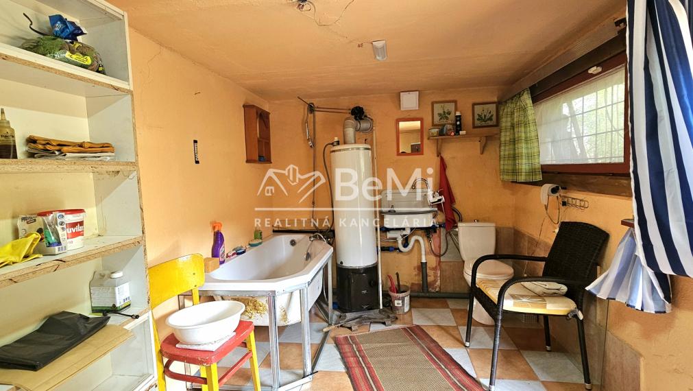 CHATA NA POLOSAMOTE 2733m² - NA PREDAJ