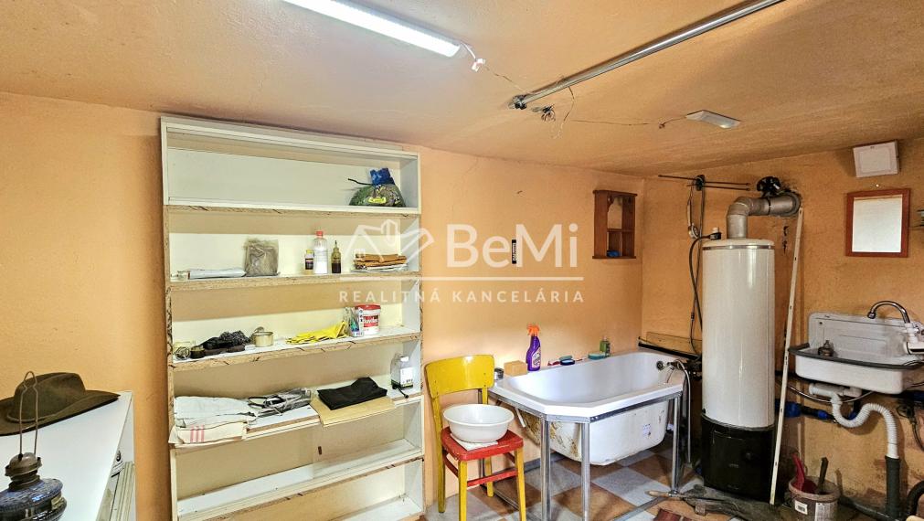 CHATA NA POLOSAMOTE 2733m² - NA PREDAJ