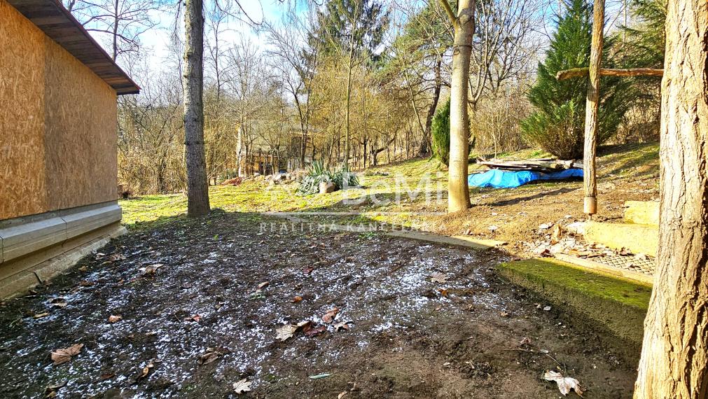 CHATA NA POLOSAMOTE 2733m² - NA PREDAJ