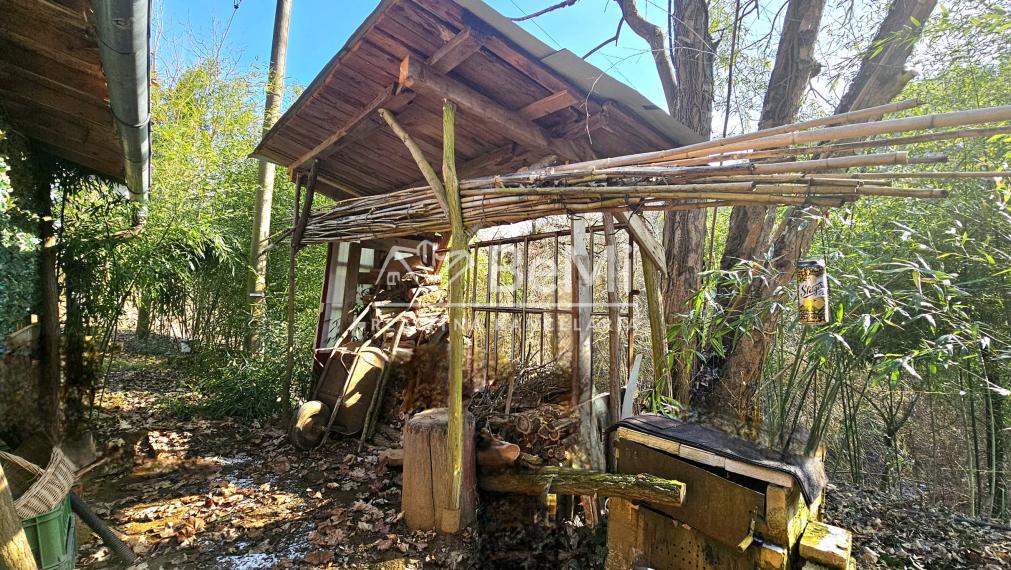 CHATA NA POLOSAMOTE 2733m² - NA PREDAJ