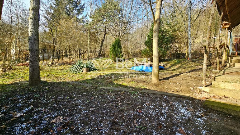 CHATA NA POLOSAMOTE 2733m² - NA PREDAJ