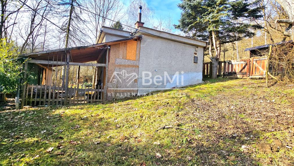 CHATA NA POLOSAMOTE 2733m² - NA PREDAJ