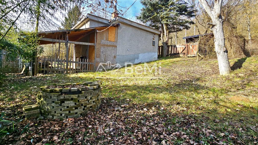 CHATA NA POLOSAMOTE 2733m² - NA PREDAJ