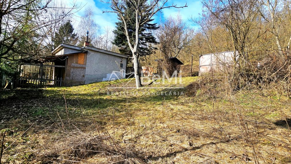 CHATA NA POLOSAMOTE 2733m² - NA PREDAJ