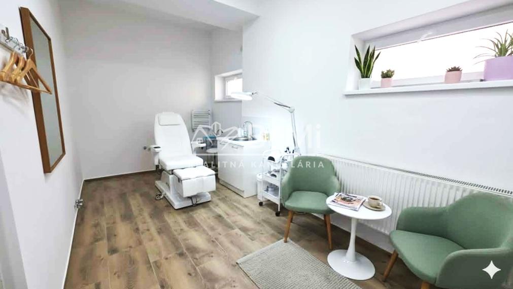 Polyfunkčná budova s fungujúcou prevádzkou – Adamovské Kochanovce