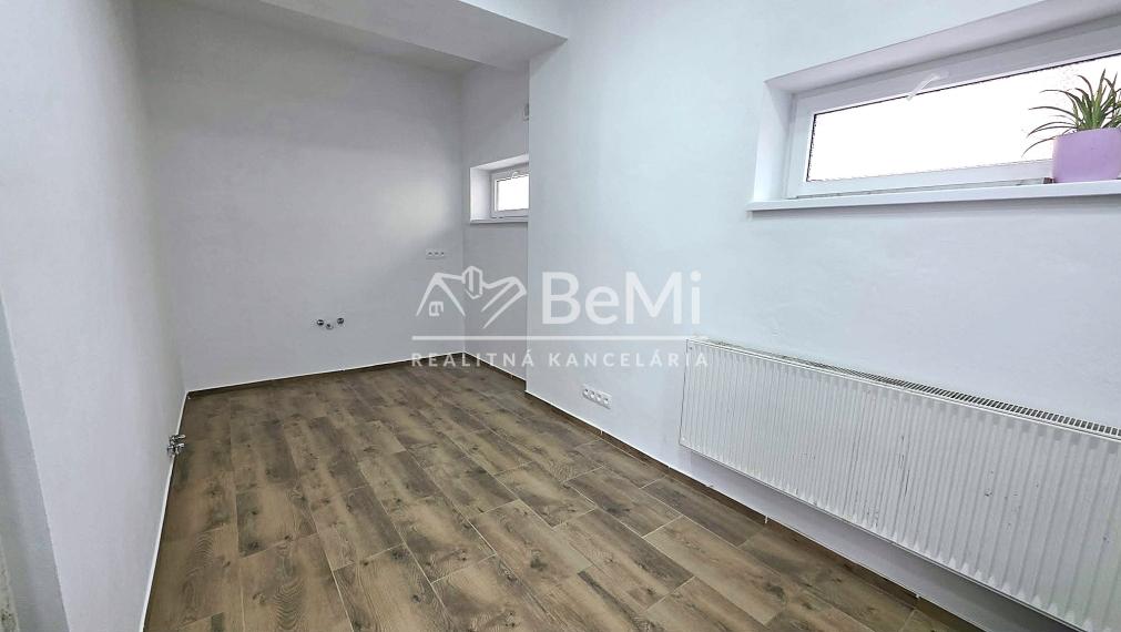 Polyfunkčná budova s fungujúcou prevádzkou – Adamovské Kochanovce