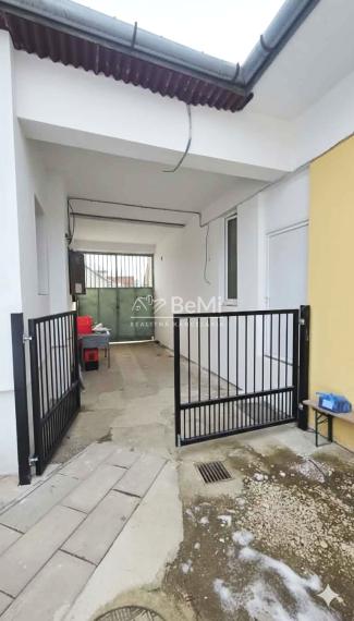 Polyfunkčná budova s fungujúcou prevádzkou – Adamovské Kochanovce