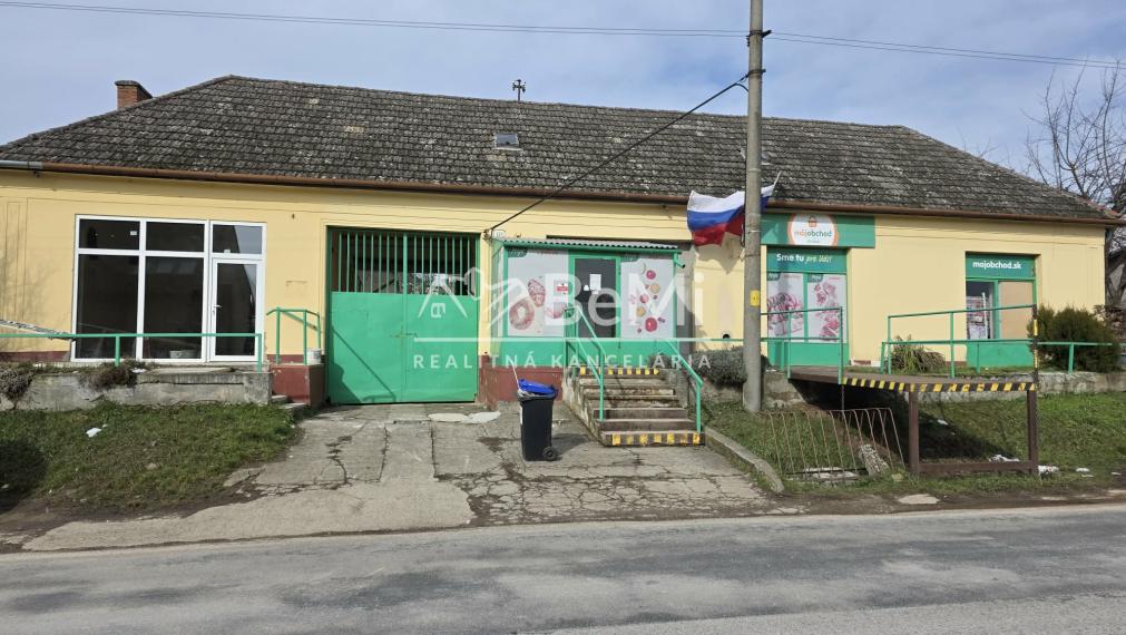 Polyfunkčná budova s fungujúcou prevádzkou – Adamovské Kochanovce