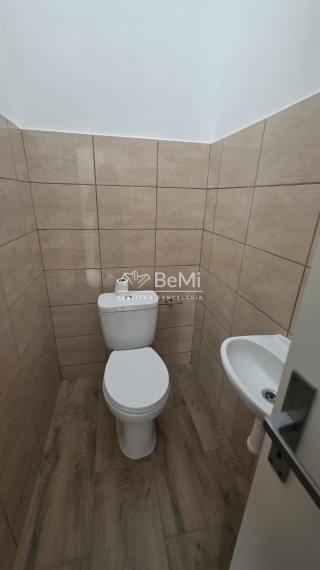 Polyfunkčná budova s fungujúcou prevádzkou – Adamovské Kochanovce