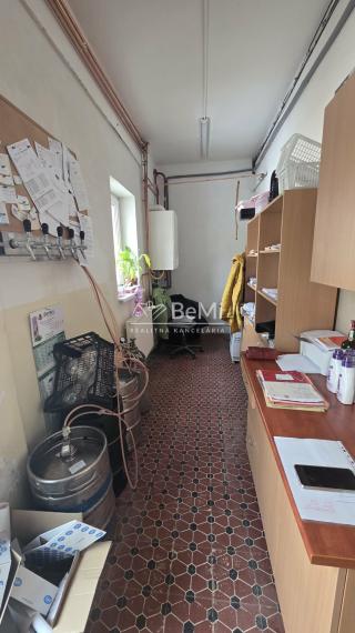 Polyfunkčná budova s fungujúcou prevádzkou – Adamovské Kochanovce