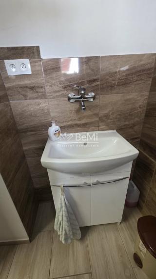 Polyfunkčná budova s fungujúcou prevádzkou – Adamovské Kochanovce