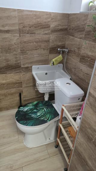 Polyfunkčná budova s fungujúcou prevádzkou – Adamovské Kochanovce