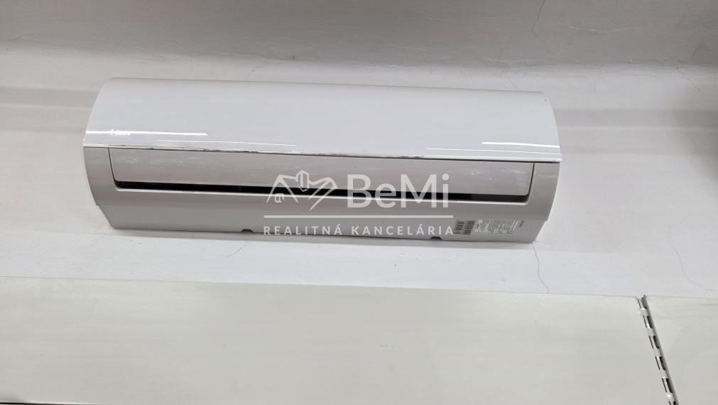 Polyfunkčná budova s fungujúcou prevádzkou – Adamovské Kochanovce