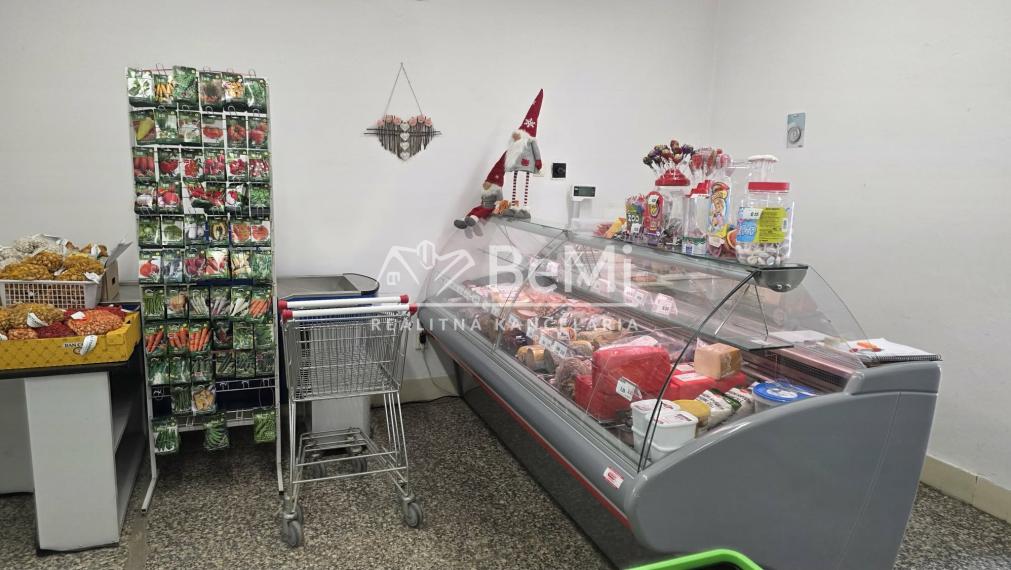 Polyfunkčná budova s fungujúcou prevádzkou – Adamovské Kochanovce