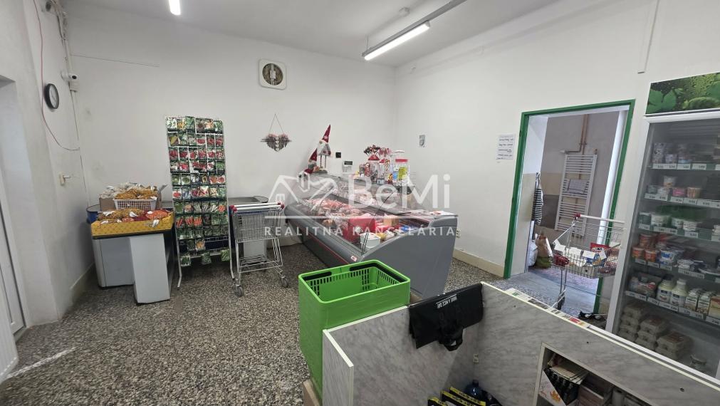 Polyfunkčná budova s fungujúcou prevádzkou – Adamovské Kochanovce