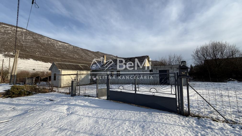 Rodinný dom v obci Kunová Teplica -NA PREDAJ