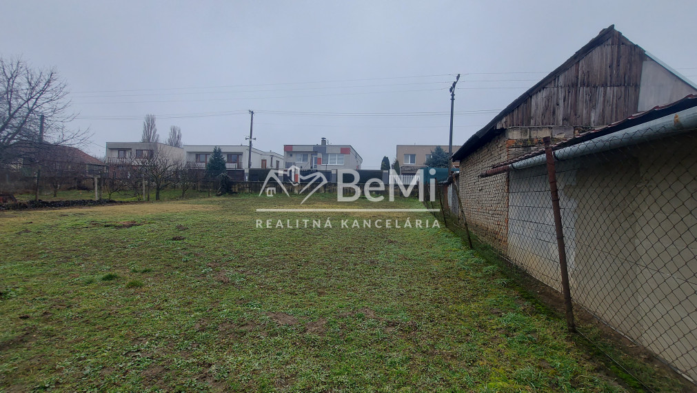 Predaj stavebný pozemok obec Rišňovce, 957m2(240-14-JUF)