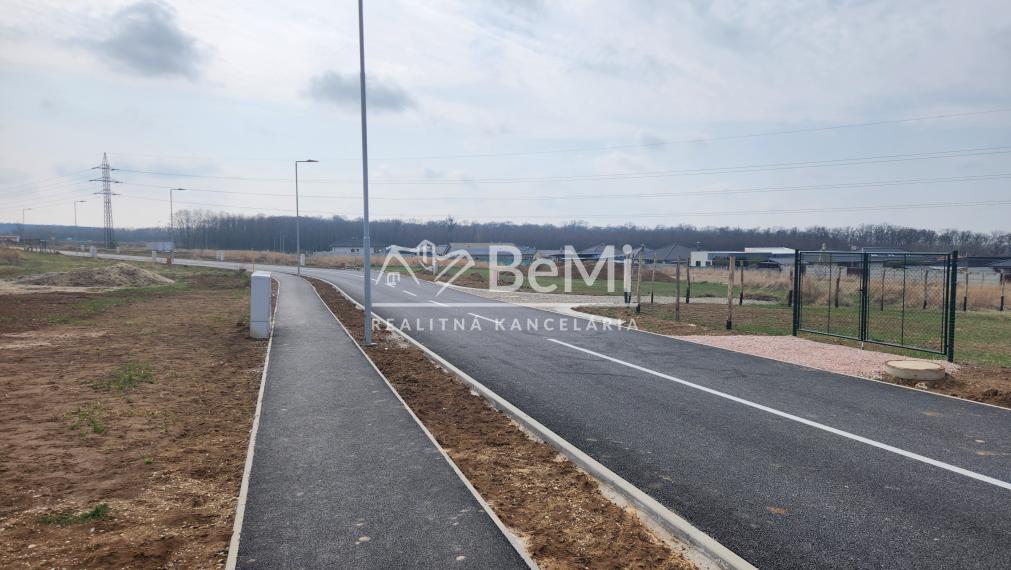 Predaj,  stavebný pozemok - Nitra Párovské Háje (012-14-MIMI)