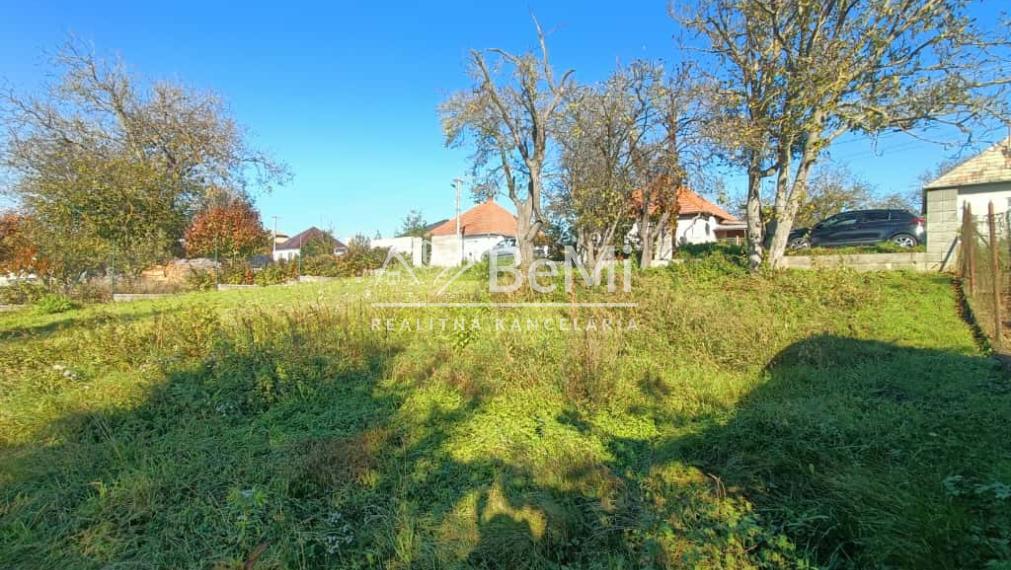 Stavebný pozemok Tvrdomestice,1741m2,Možnosť rozparcelovať.