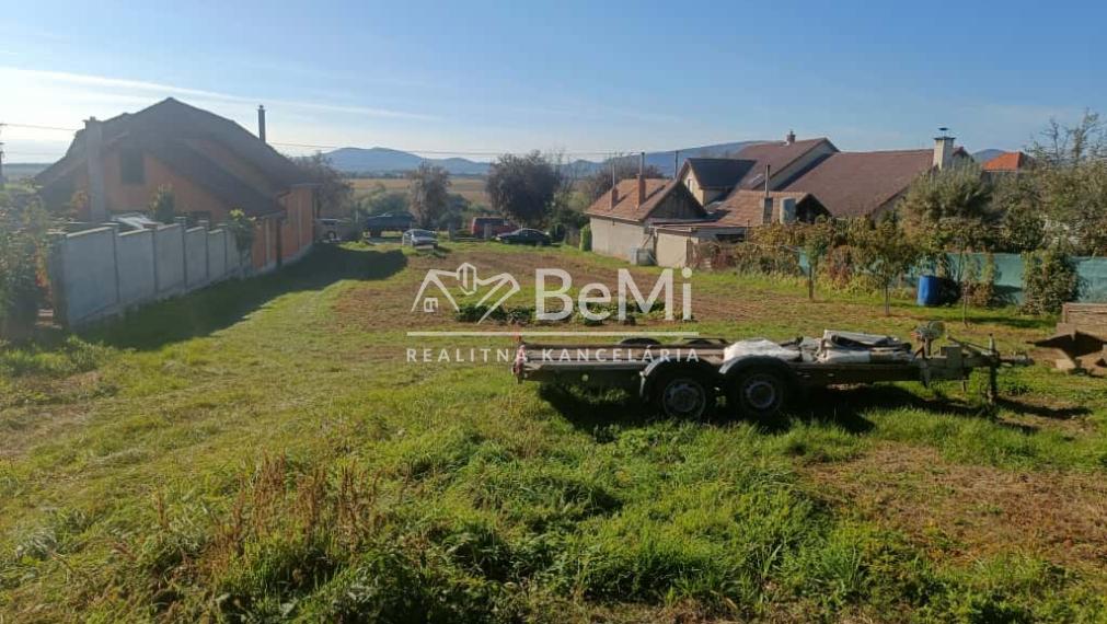 Stavebný pozemok Tvrdomestice,1741m2,Možnosť rozparcelovať.