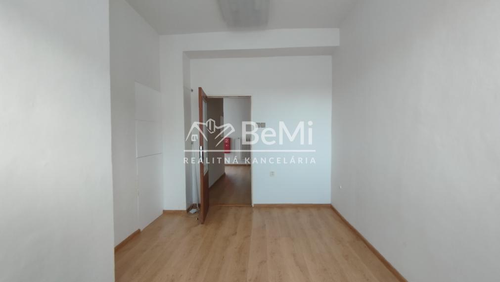 Kancelársky/prevádzkový priestor na prenájom-Lučenec