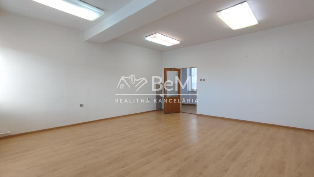 Kancelársky/prevádzkový priestor na prenájom-Lučenec