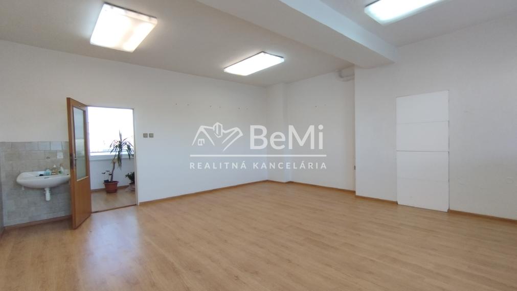 Kancelársky/prevádzkový priestor na prenájom-Lučenec