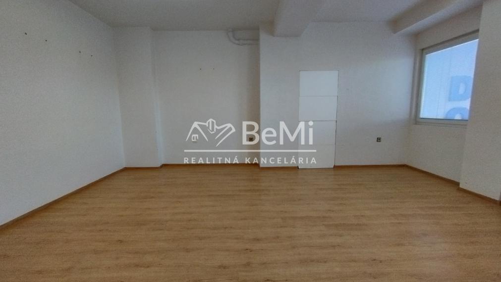 Kancelársky/prevádzkový priestor na prenájom-Lučenec