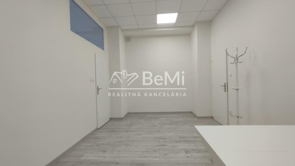 Kancelársky/prevádzkový priestor na prenájom-Lučenec