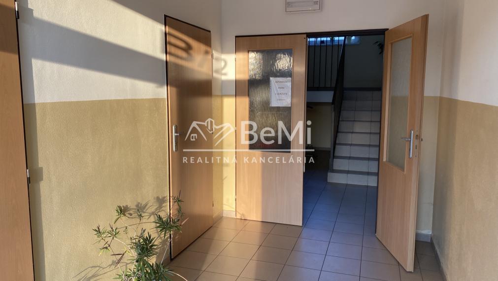 1 - izbový byt 49 m2 vlastné kúrenie obec Báb ID 603-111-MIG