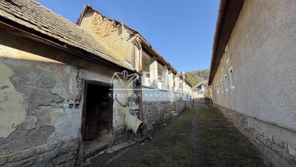 Rodinný dom v obci Hucín-EXKLUZÍVNE  NA PREDAJ