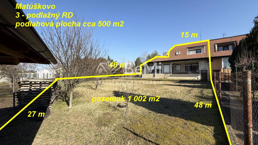 Priestranný rodinný dom (500 m2) s 10 árovým pozemkom  001-12-BEST